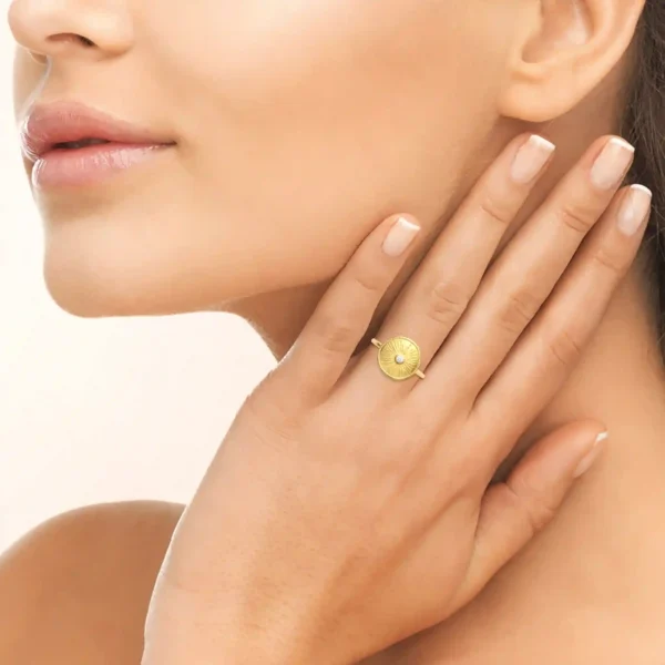 Bague plaqué or pastille soleil et zircon