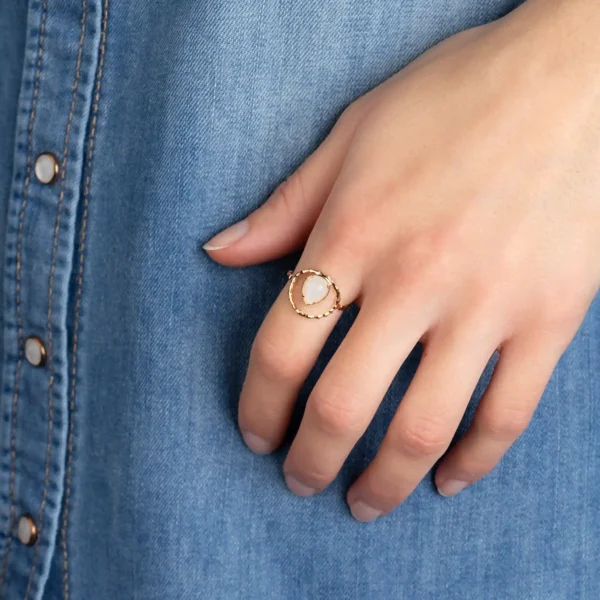 bague plaqué or fine pierre de lune en forme de goutte