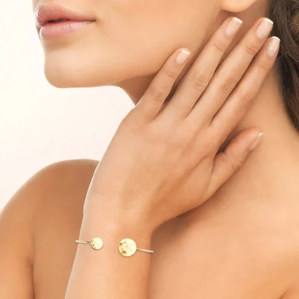 Bracelet jonc plaqué or cercles martelés Bracelet jonc plaqué or cercles martelés